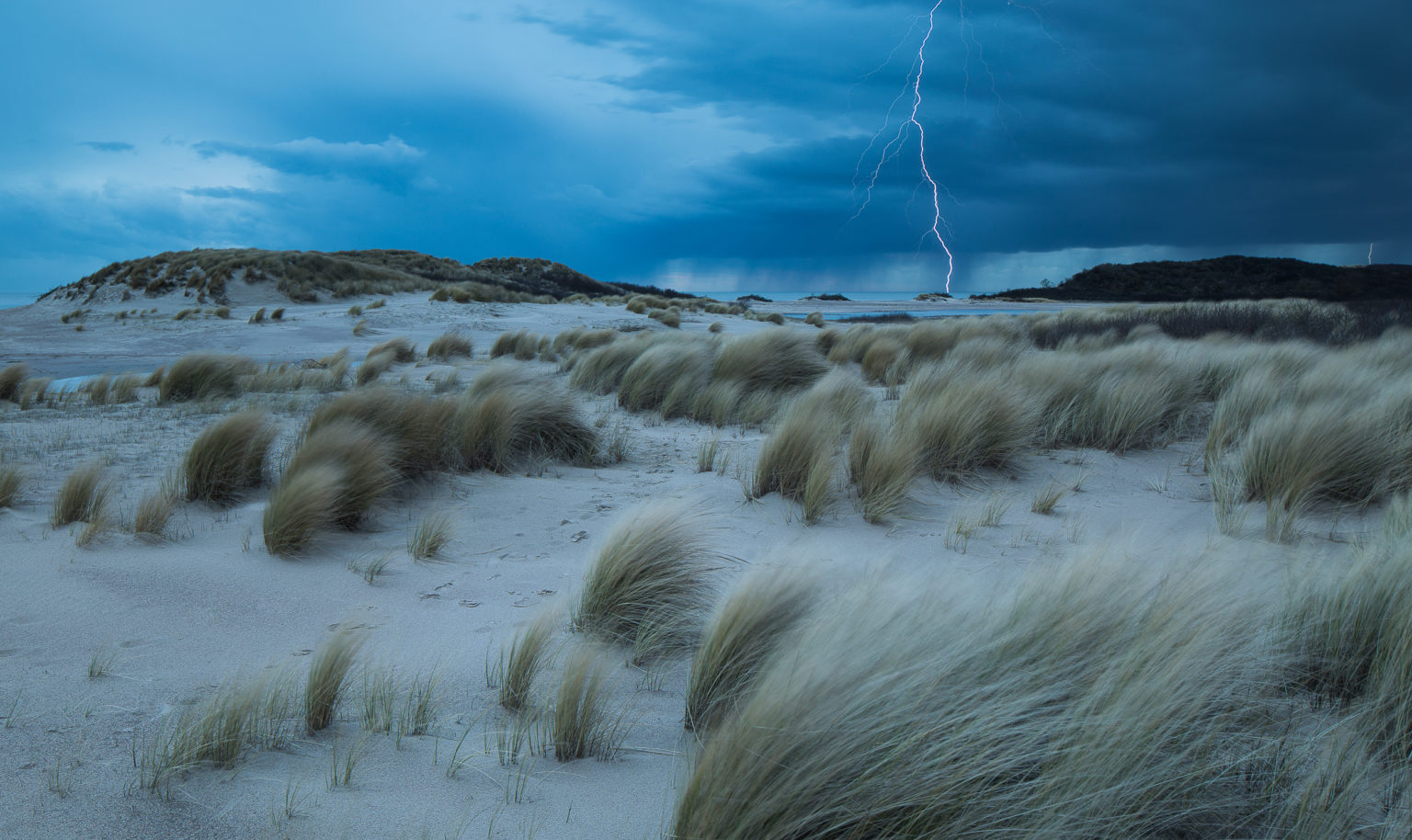 Wat te doen bij onweer en bliksem tijdens een wandeling?