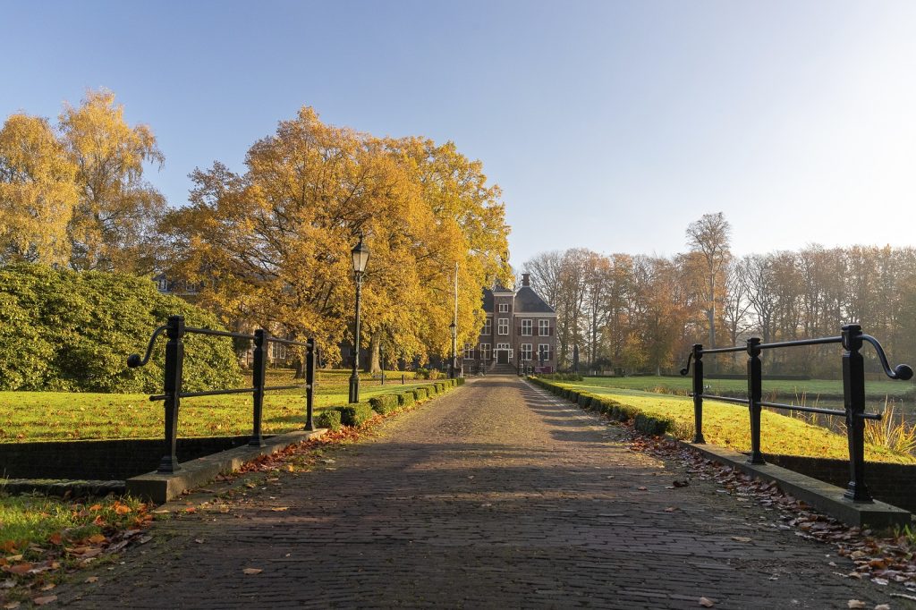 Oprijlaan kasteel De Essenburg