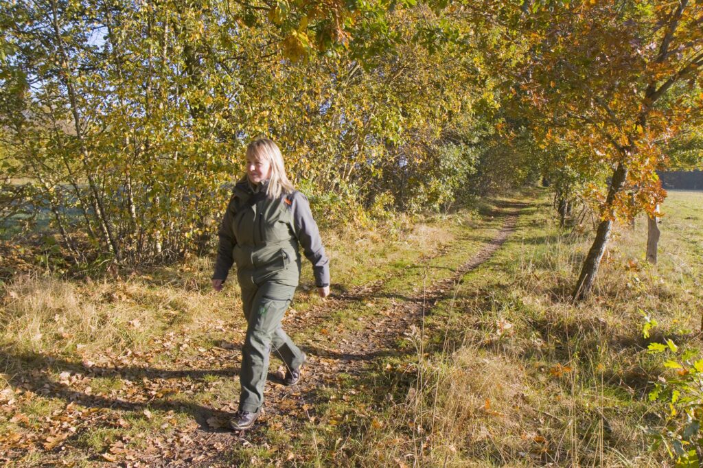 Boswachter loopt Boswachterspad Ter Wupping